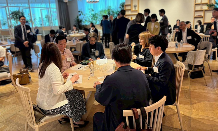 浜野さんは、度重なる苦難を乗り越え、今や世界的に注目される下町工場を牽引されている方です。講演後には懇親会も開催され、多業種の経営者のみなさまと交流を深める機会とさせていただきました。