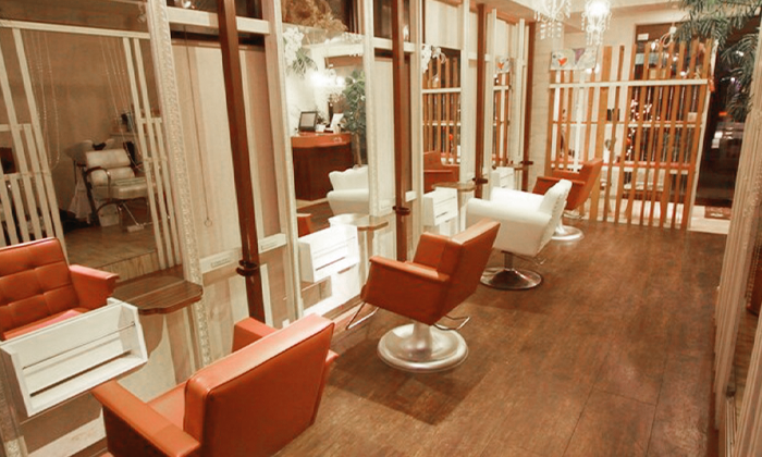 内装の仕事をしていると、施工の品質って完成したあとは見えにくくなるんですよね。でも「なんか居心地いい」という感覚は、確実にそこに宿っている。LEAF&BEANやNEIGHBORFITを運営していても、同じことを感じます。